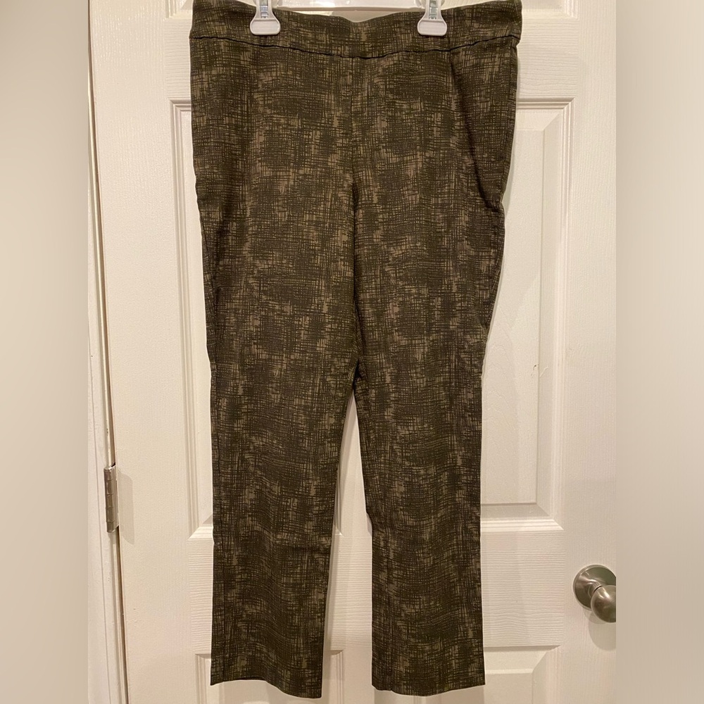 NWOT Marla Wynne Olive Patterned Pants